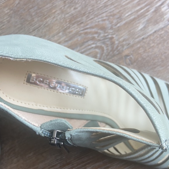BCBG 3.5 heel wedges - Picture 3 of 9